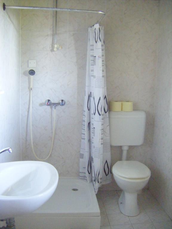 Guest House Kmetija Dane Extérieur photo